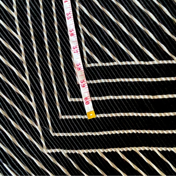 Melanie Lyne Rectangular Black and White Pleatted Scarf - Picture 3 of 7